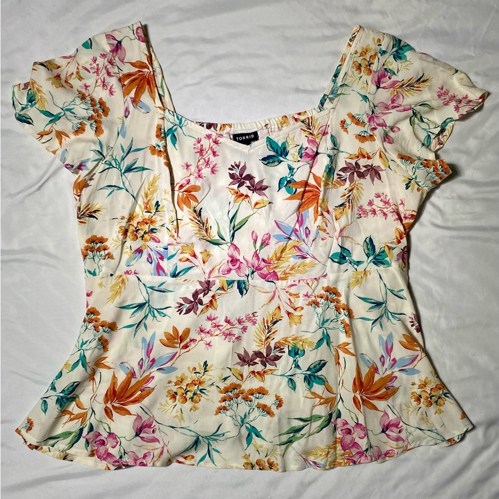 NWT Size 2 torrid floral flutter sleeve peplum